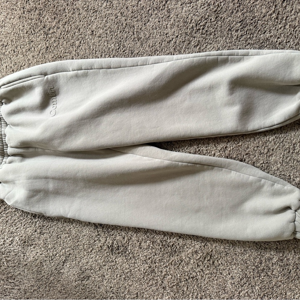 Comfrt tan sweatpants L